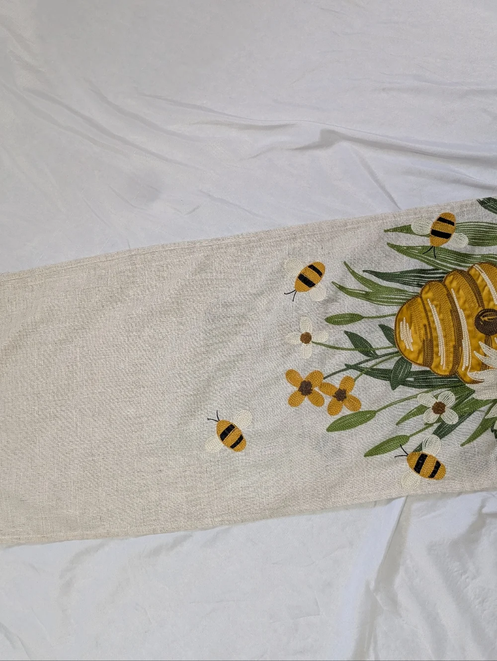 Honey Bee Embroidered Table Runner 15